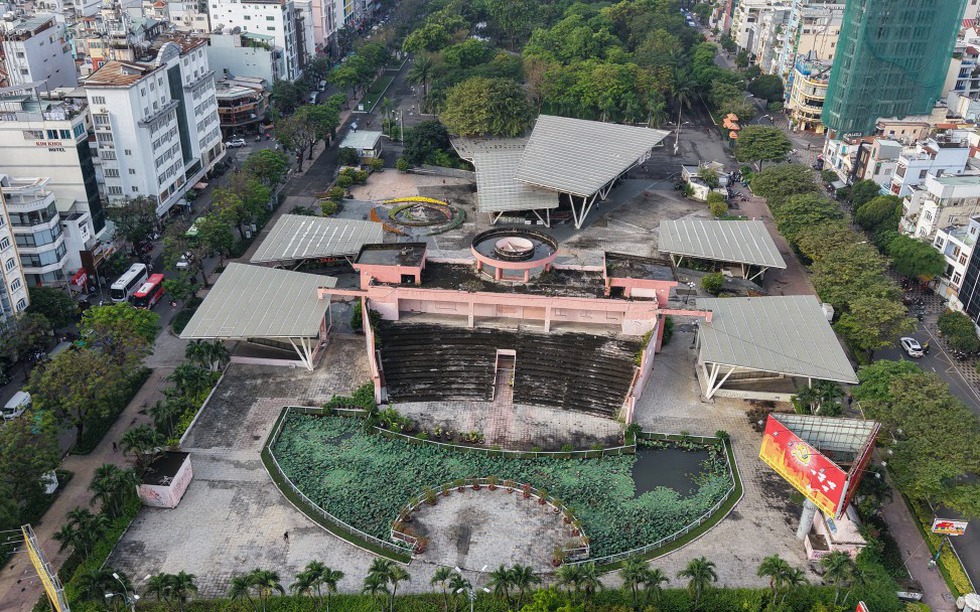 Sân khấu quy mô 1ha bị bỏ hoang giữa trung tâm TP sắp được 'hồi sinh' thành bãi xe metro