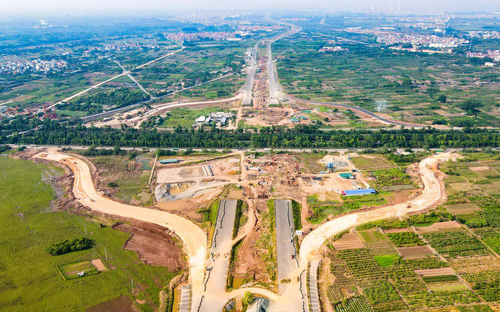 Cận cảnh đoạn Vành đai 4 phía Tây Hà Nội vừa thông xe 15km đường song hành