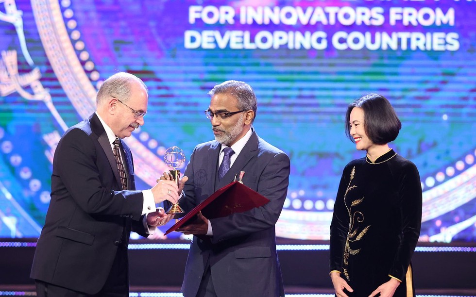 Nhà khoa học đứng sau công nghệ lọc nước giá rẻ: “Tôi thực sự ngưỡng mộ tầm nhìn của VinFuture”