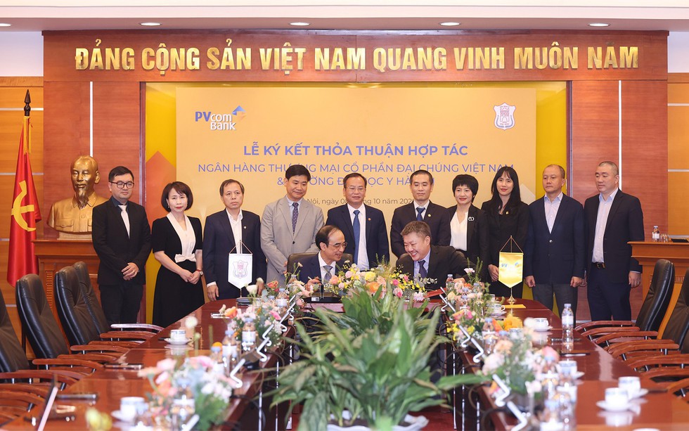 PVcomBank ký kết thỏa thuận hợp tác với Trường Đại học Y Hà Nội phát triển hệ sinh thái tài chính, y tế và giáo dục 
