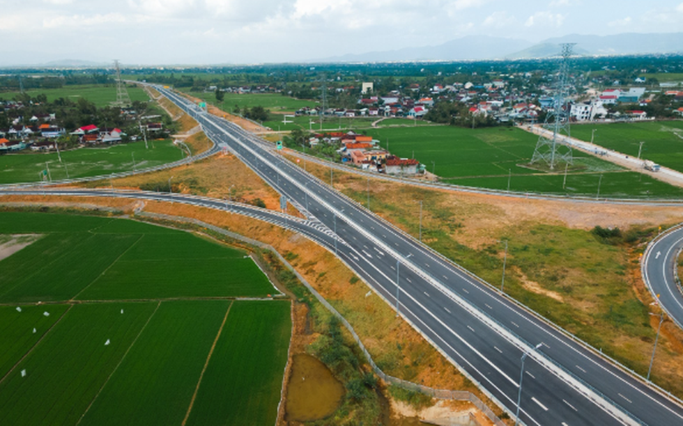 Chỉ vài giờ nữa, chính thức thông xe cao tốc 12.400 tỷ mà Tập đoàn Sơn Hải muốn cắm biển bảo hành 10 năm