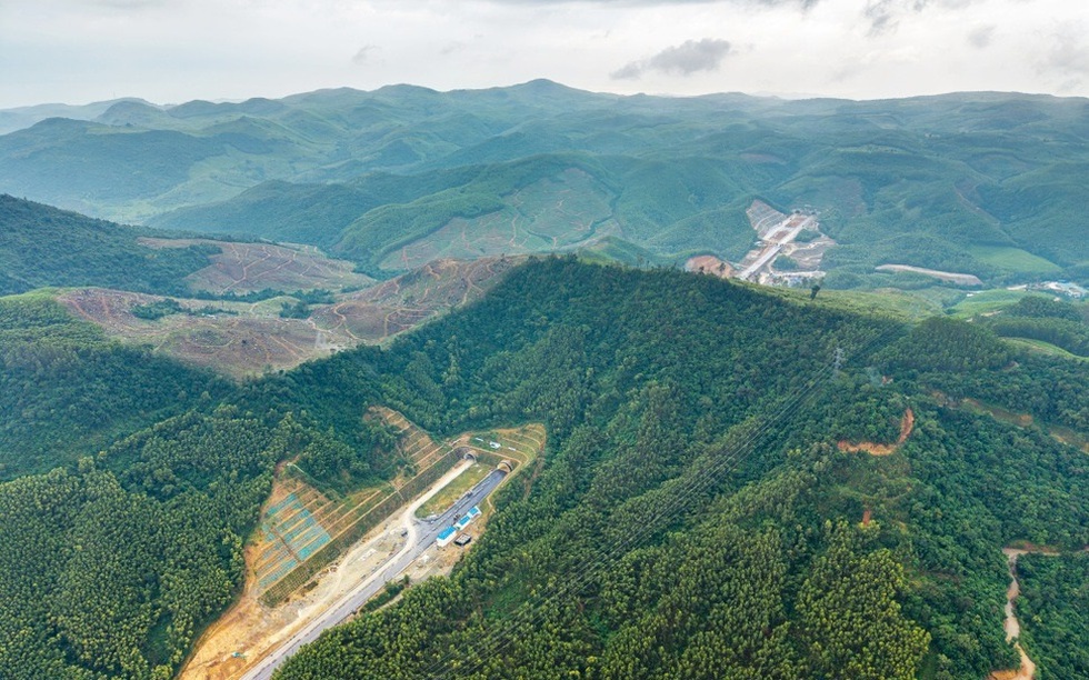 ‘Vỡ kế hoạch’ thông xe 2 đoạn cao tốc Bắc - Nam nối thông miền Trung