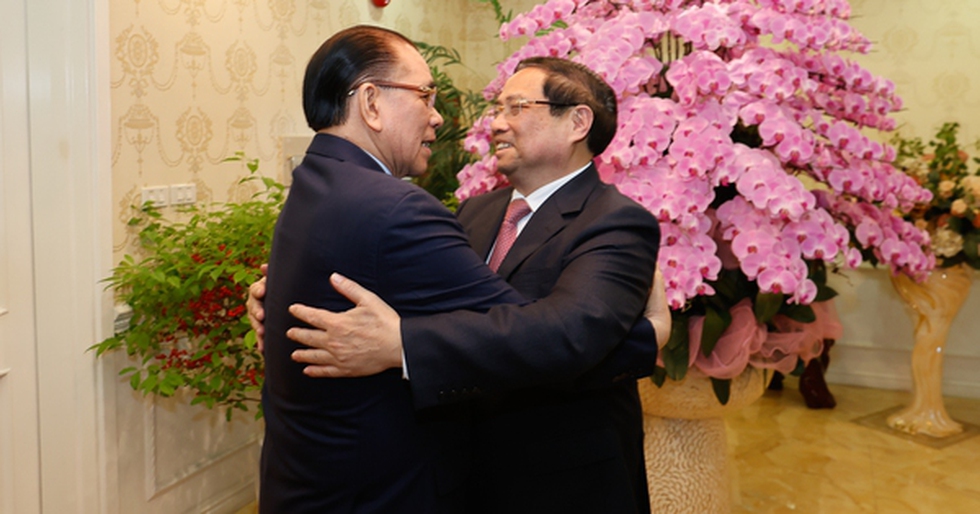 Thủ tướng Phạm Minh Chính thăm nguyên lãnh đạo Đảng, Nhà nước và dâng hương tưởng nhớ các đồng chí cố lãnh đạo