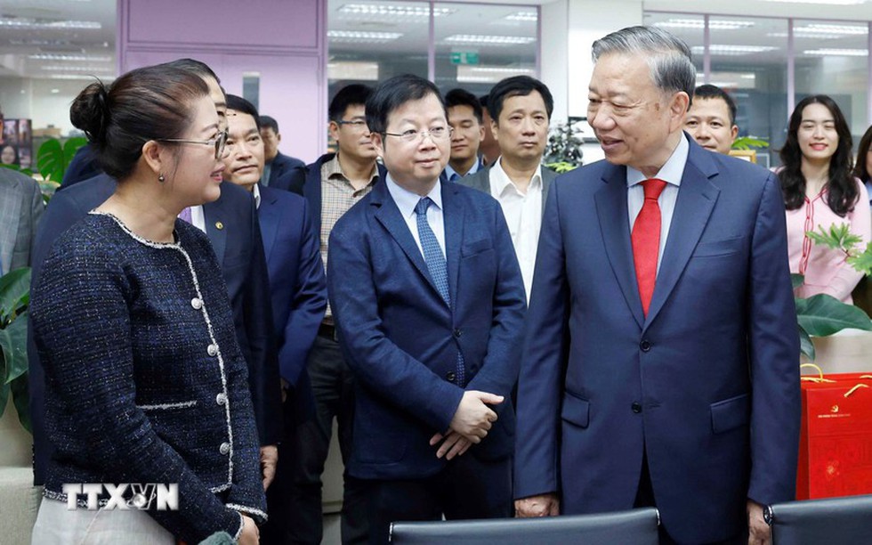 Tổng Bí thư Tô Lâm thăm, chúc Tết cán bộ, phóng viên VTV và VOV