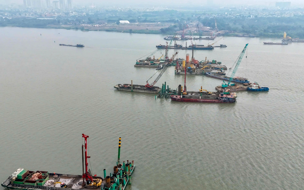 Siêu cầu 16.000 tỷ mang tên danh tướng huyền thoại bắc qua dòng sông biểu tượng của Thủ đô: Thi công xuyên Tết, đã lộ diện hình hài