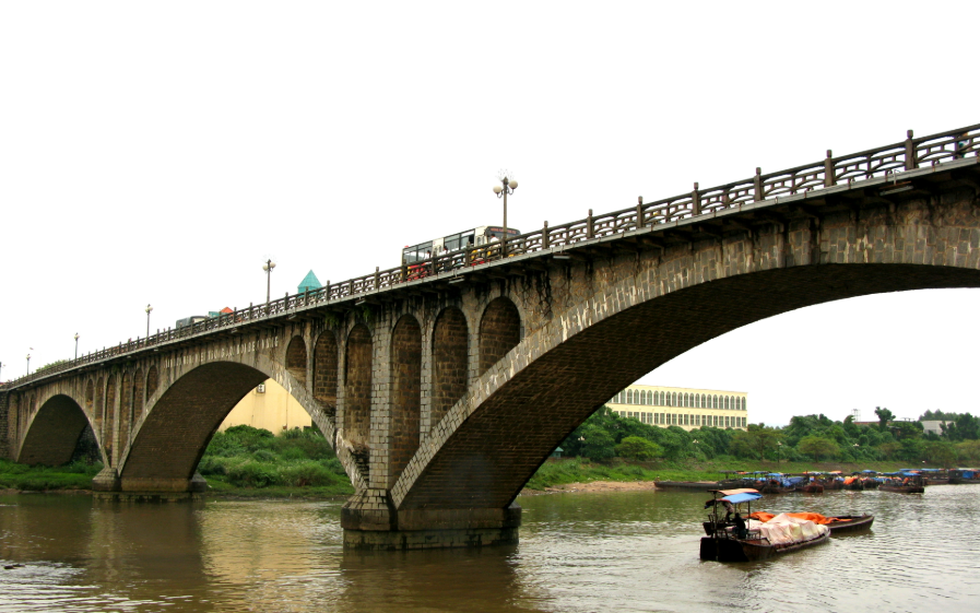 Cây cầu vòm đá duy nhất Việt Nam: Kết nối trực tiếp 2 quốc gia, do nữ kiến trúc sư người Pháp thiết kế