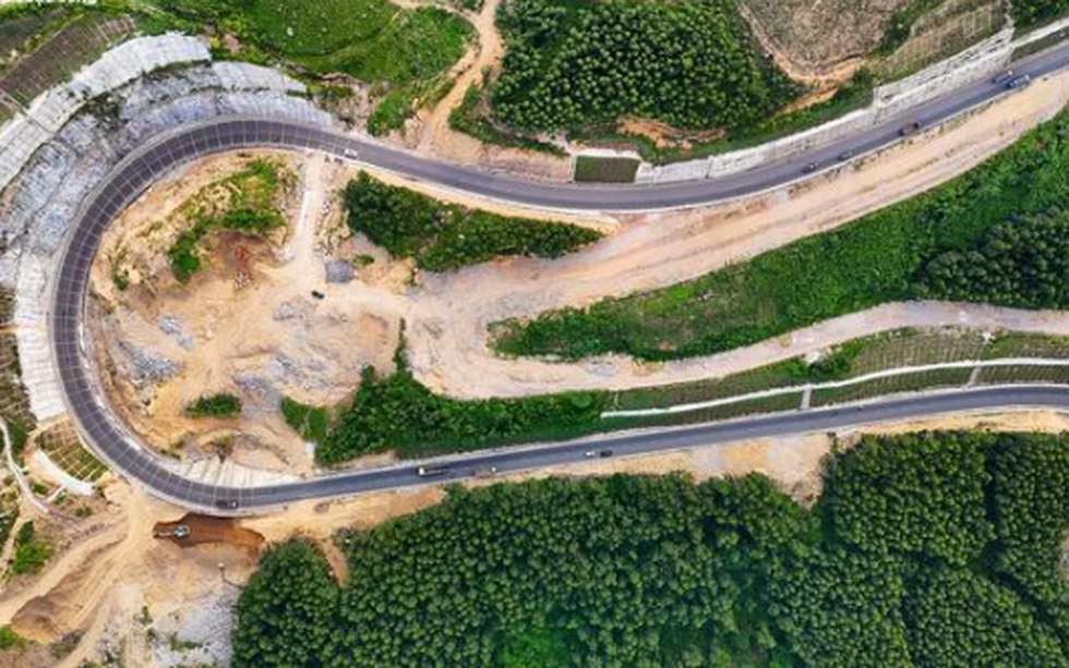 Sau 2 tháng khởi công nhưng chưa thi công, cao tốc gần 44.000 tỷ băng qua 2 con đèo hiểm trở chạy dọc tỉnh lớn thứ 2 Việt Nam nhận chỉ đạo nóng