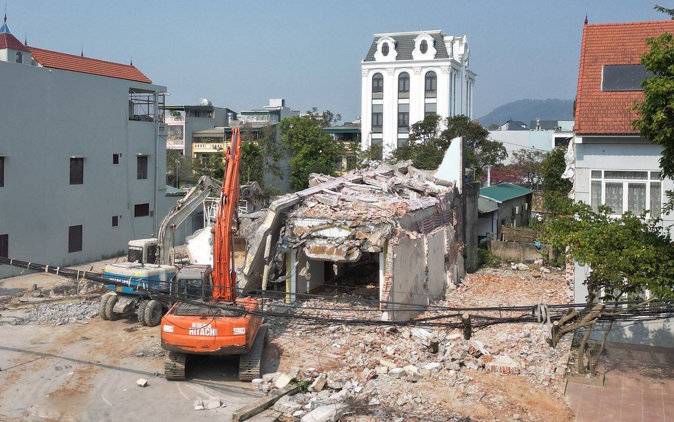 Phá dỡ nhà cao tầng, biệt thự, nhường chỗ ‘lên đời’ đại lộ đẹp nhất Thanh Hóa mang tên anh hùng dân tộc