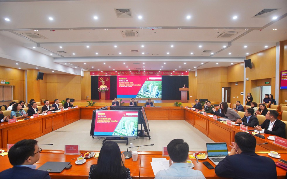 Thứ trưởng Bộ Xây dựng: Việt Nam đã triển khai khoảng 70% mục tiêu, sẽ có 'luồng xanh' cho phát triển NOXH