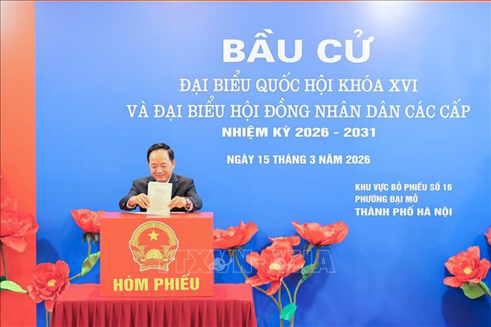 Trưởng ban Tuyên giáo và Dân vận Trung ương bầu cử tại phường Đại Mỗ (Hà Nội)