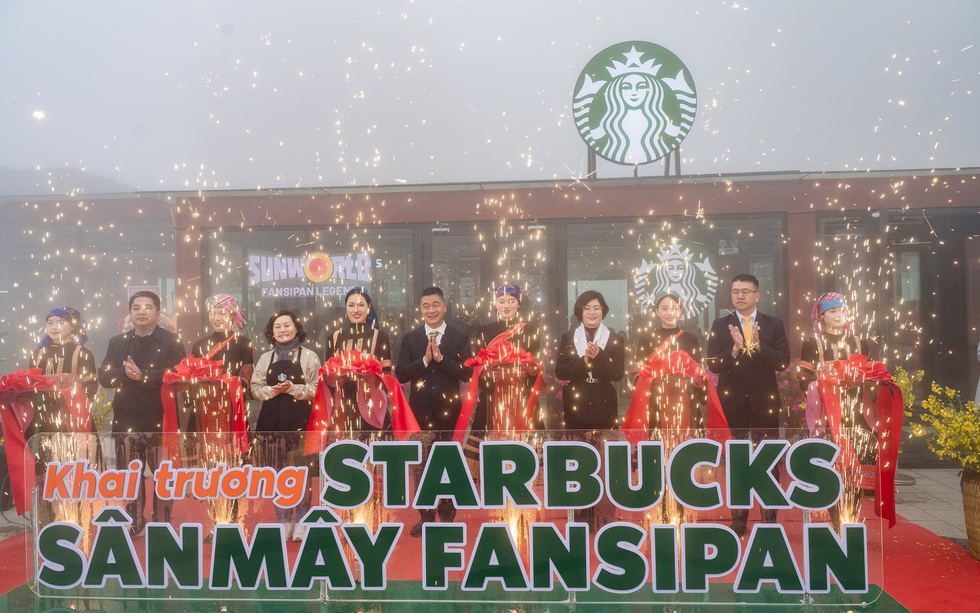 Fansipan chính thức có cửa hàng Starbucks cao nhất châu Á 