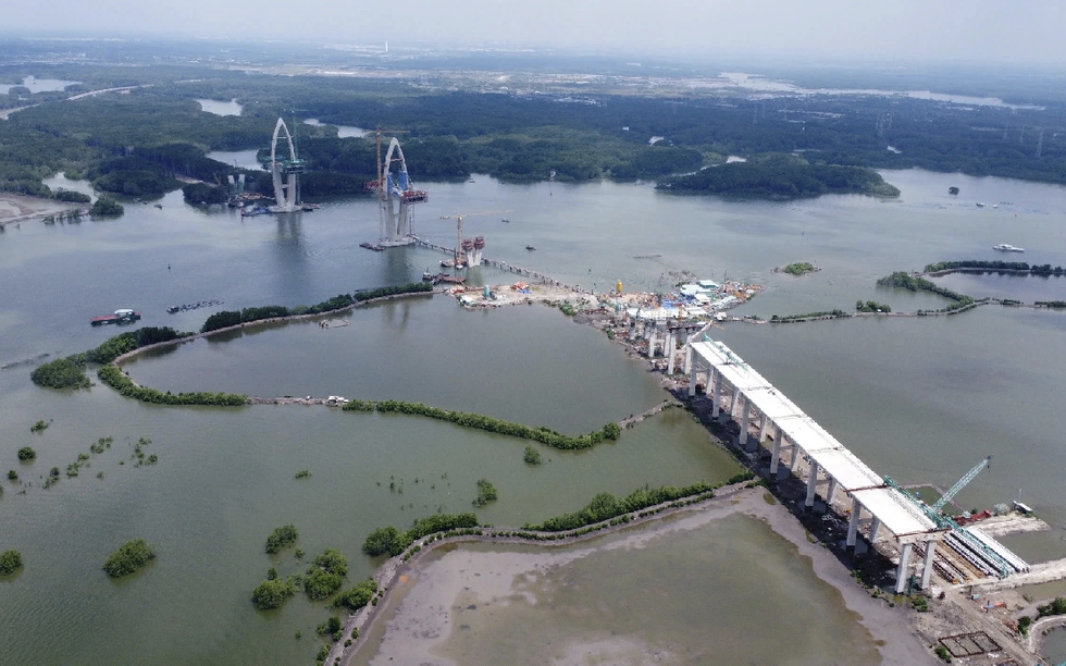 Cầu vượt nhịp sông lớn nhất châu Á, kết nối 2 tỉnh thành giàu nhất Việt Nam: Đã được gỡ khó, sẽ hoàn thành vào năm sau