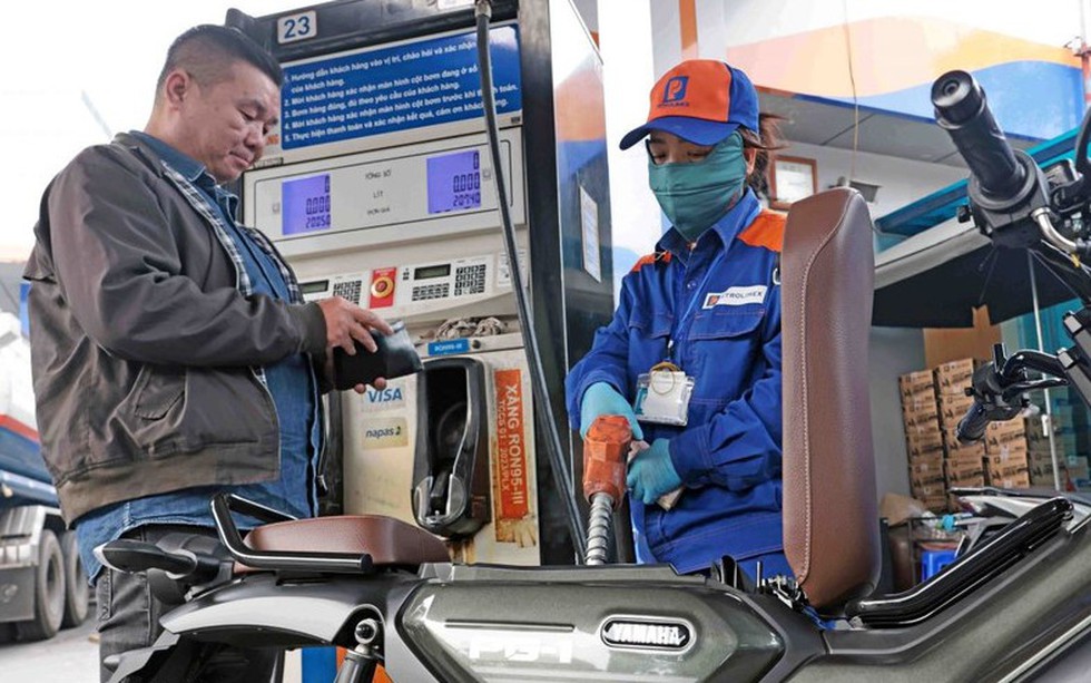 Kết luận của Bộ Chính trị về bảo đảm nguồn cung, giá nhiên liệu ổn định trong tình hình mới