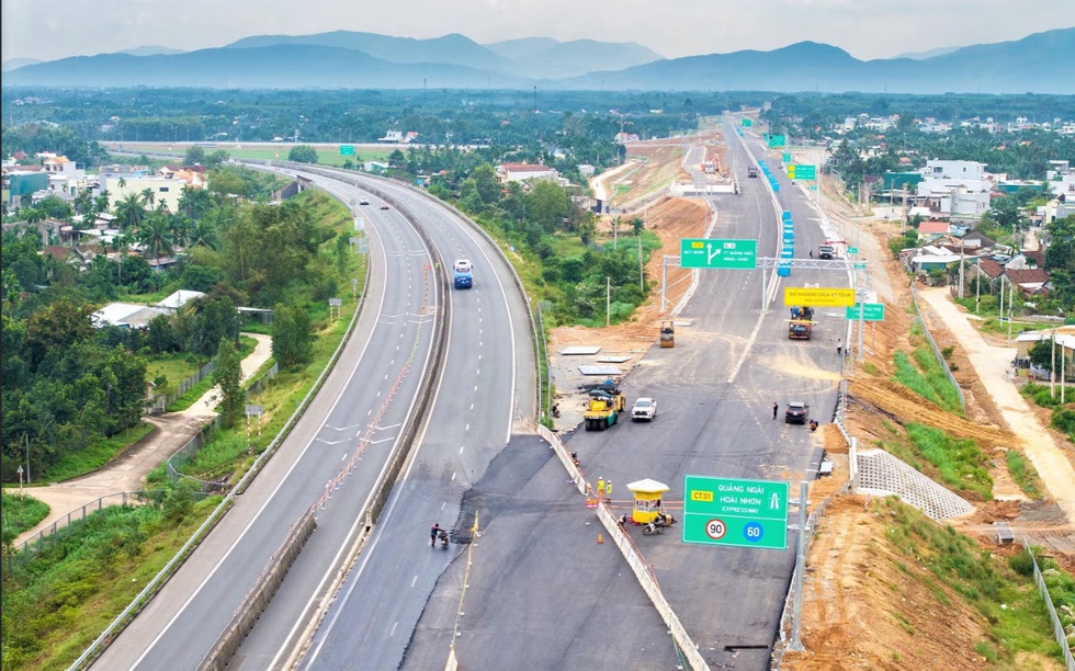 Chỉ 1 tháng nữa, thông tuyến cao tốc 20.400 tỷ với 77 cây cầu và 3 hầm xuyên núi kết nối miền Trung - Tây Nguyên