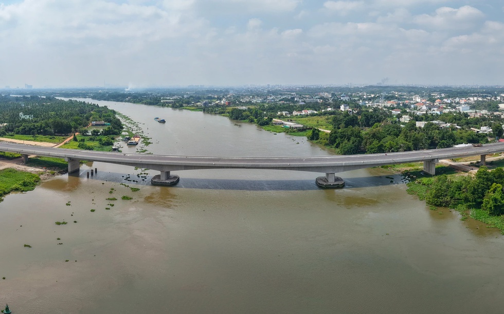 Thành phố giàu nhất Việt Nam sắp vận hành cầu 600 tỷ với 4 làn xe, bắc qua dòng sông biểu tượng