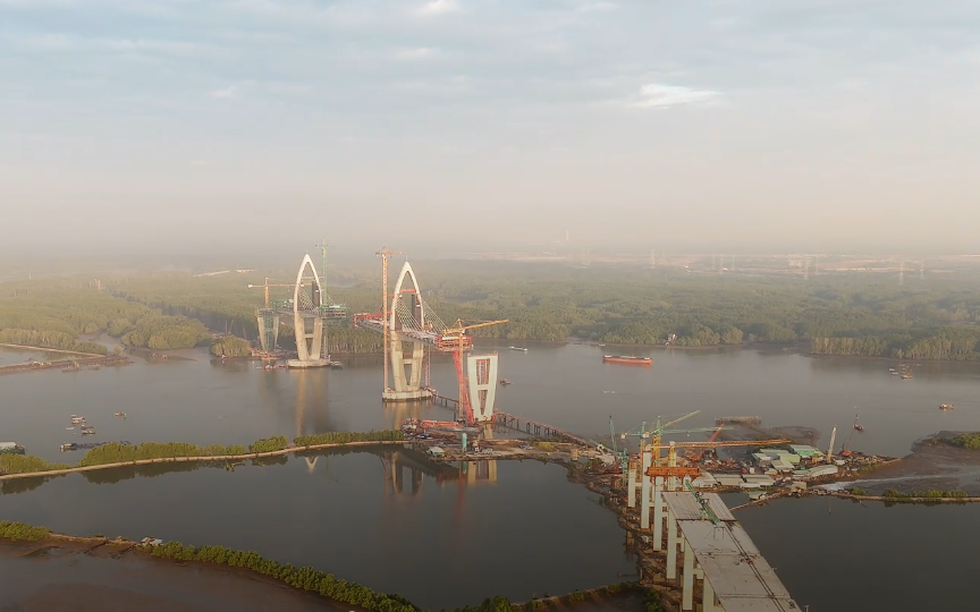Cây cầu có nhịp chính dài nhất Đông Nam Á, kết nối 2 tỉnh thành giàu nhất Việt Nam: Thi công vượt tiến độ, 4 tháng nữa hợp long