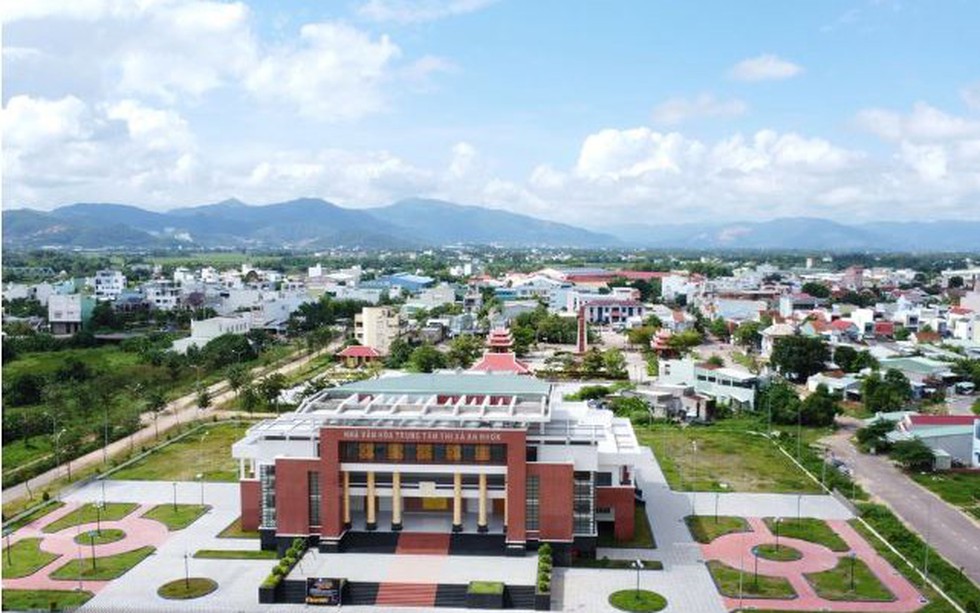 Thị xã trực thuộc tỉnh có đường bờ biển đẹp bậc nhất Việt Nam sắp lên thành phố, quy mô hơn 200.000 người