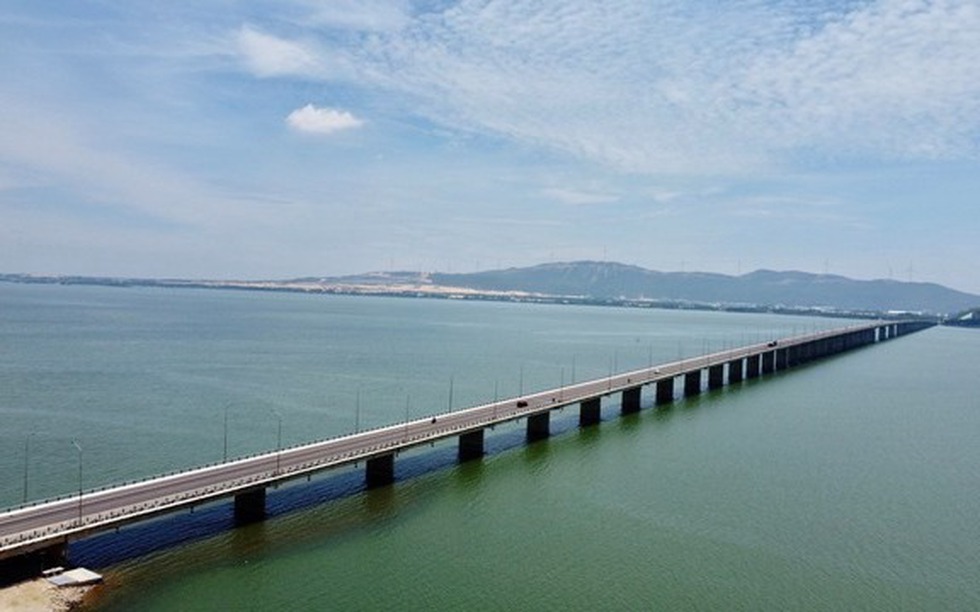 Siêu cầu vượt biển từng dài nhất Việt Nam suốt 10 năm: Được chi gần 30 tỷ để nâng cấp, chịu thử tải của đoàn xe trăm tấn, sẽ có công trình 'song sinh' phá thế bao vây