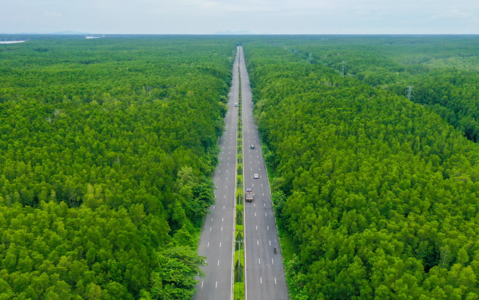 Vingroup đề xuất mở rộng tuyến đường xuyên rừng tại thành phố giàu nhất Việt Nam lên 10 làn xe