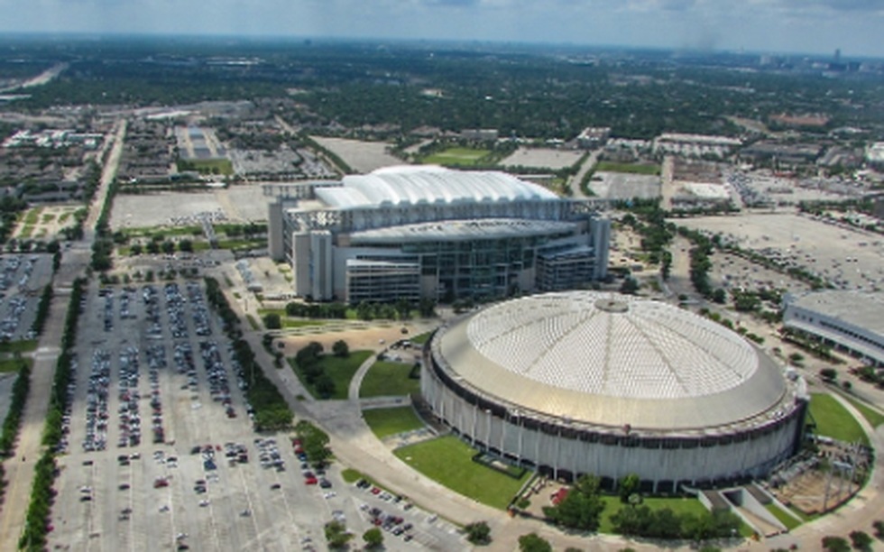 Bỏ hoang sân vận động mái vòm kín đầu tiên trên thế giới, sức chứa 70.000 chỗ ngồi