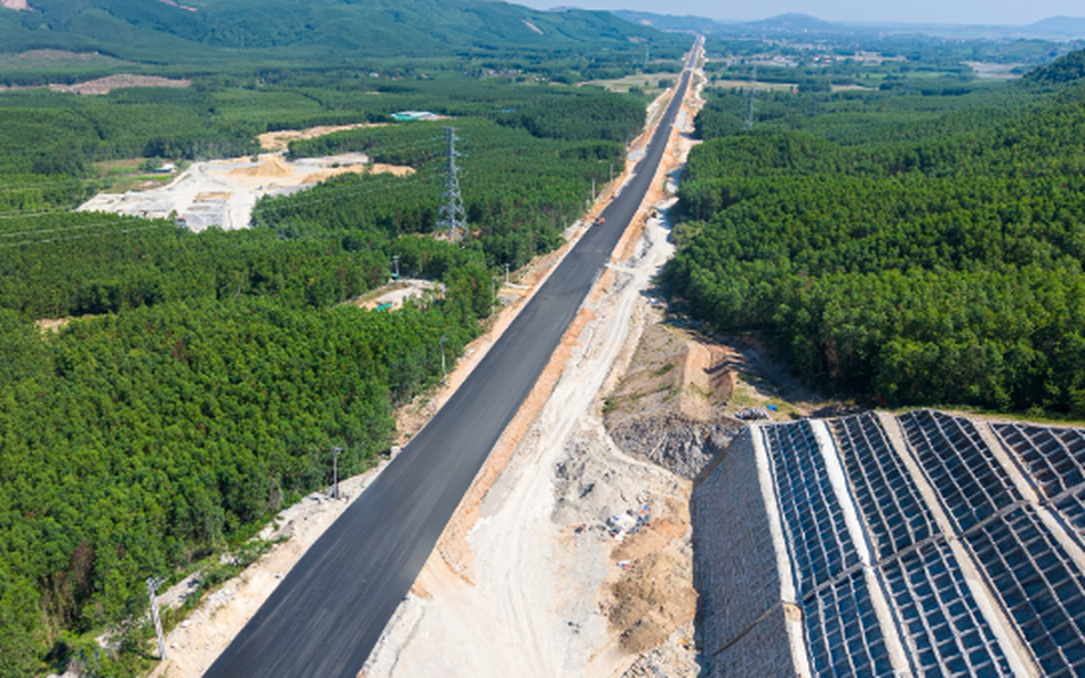 Chỉ ít ngày nữa, chính thức khai thác sử dụng cao tốc 15.000 tỷ đi qua 2 tỉnh rộng lớn bậc nhất Việt Nam