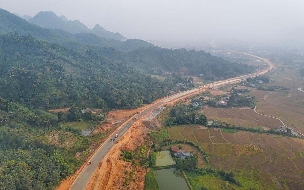 Phấn đấu đưa tuyến cao tốc hàng chục nghìn tỷ tại tỉnh là 'địa đầu Tổ quốc' về đích vào 30/4