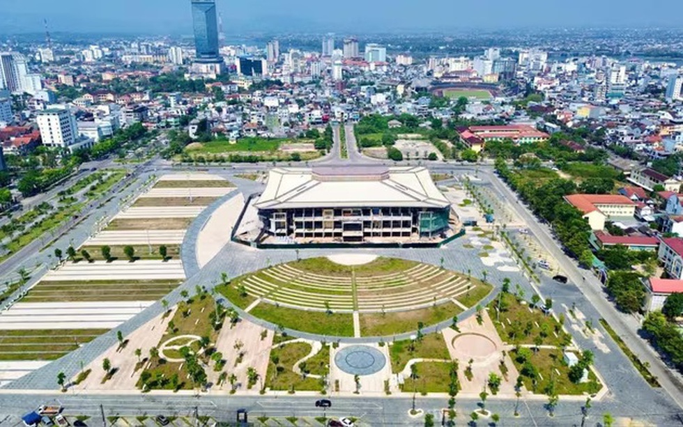 Thành phố trẻ nhất Việt Nam sắp hoàn thiện quảng trường 200 tỷ, bên trong có nhà thi đấu sức chứa 4.000 người