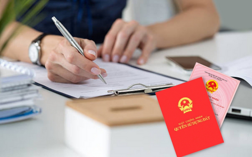 Sổ đỏ bị rách lại phát hiện sai sót, có được cấp đổi sổ mới không?