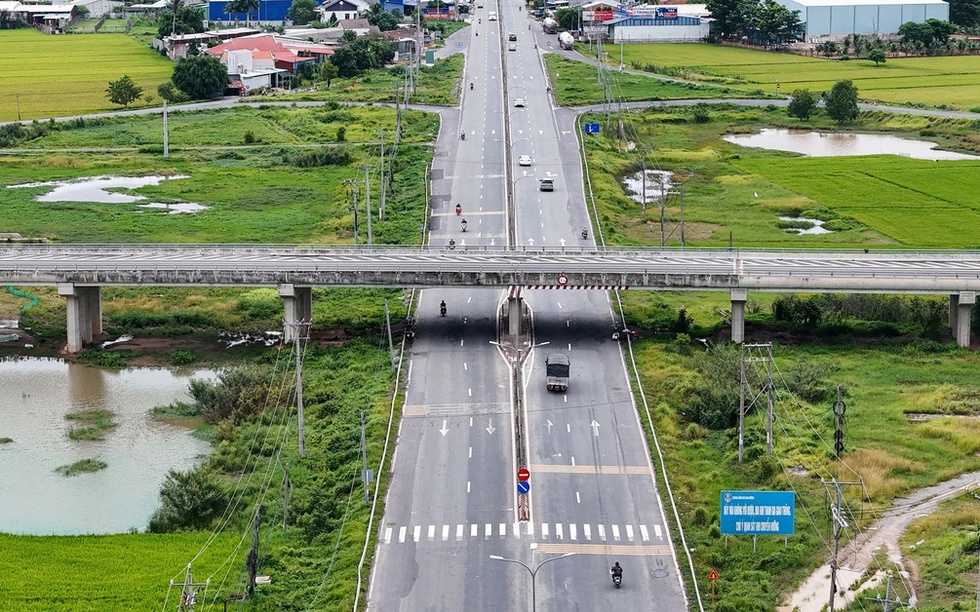 Thành phố giàu nhất Việt Nam làm tuyến đường mở 17.200 tỷ với 3 cầu vượt kênh và 1 nút giao hoa thị