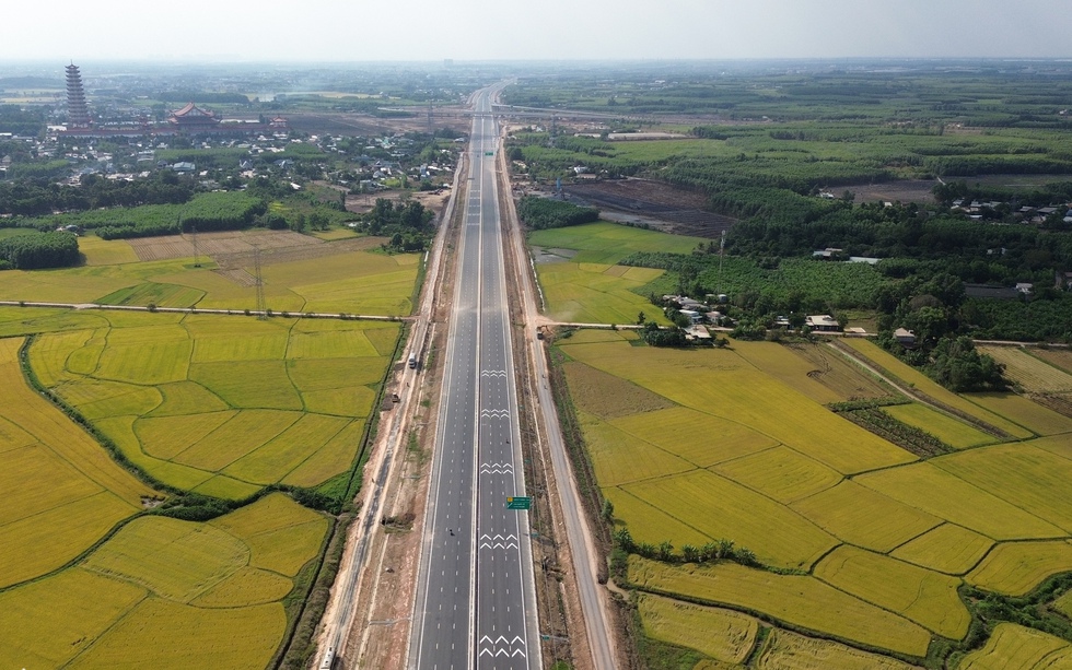 Chỉ 7 ngày nữa, Việt Nam sẽ chính thức thông xe tuyến cao tốc 18.000 tỷ kết nối 2 tỉnh thành giàu nhất cả nước