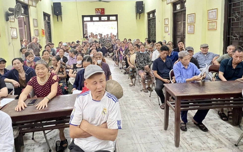 Gần 400 hộ dân xếp hàng nhận tiền bồi thường đại dự án 925.000 tỷ của Vingroup