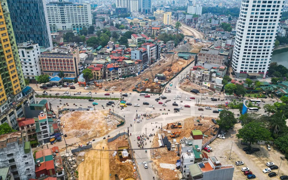 2 cầu vượt quan trọng trên tuyến đường ‘đắt nhất hành tinh’ dần thành hình