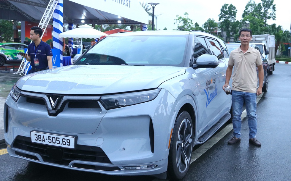 Đi 70 km đến sự kiện “Hào khí sông Lam”, khách hàng Hà Tĩnh đặt cọc VF 7 chỉ sau một vòng trải nghiệm