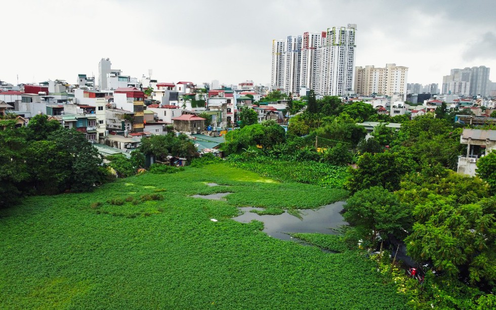 Hà Nội: Nhếch nhác xung quanh hồ Rẻ Quạt
