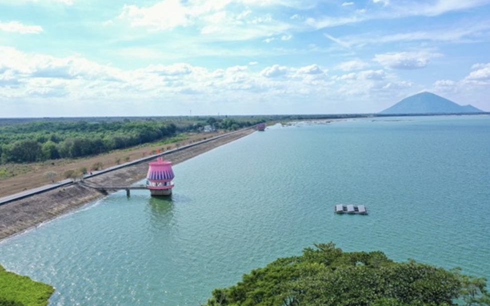 Việt Nam sắp xây dựng khu du lịch sinh thái 18.000 tỷ, nằm ngay gần hồ nước nhân tạo rộng gấp 2.000 lần hồ Gươm