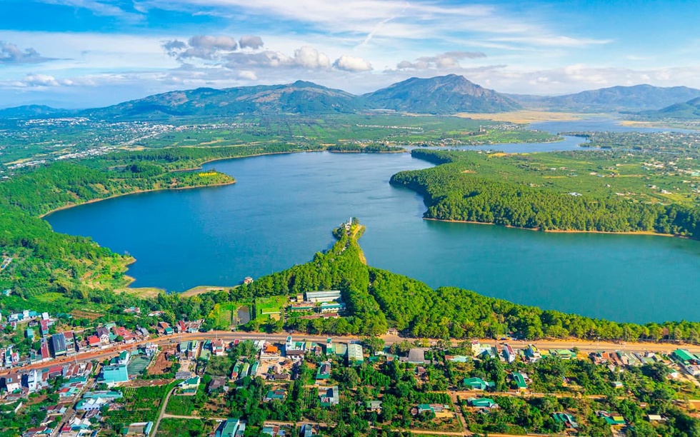 Tỉnh rộng thứ 2 Việt Nam quy hoạch loạt dự án khu du lịch, sân golf…