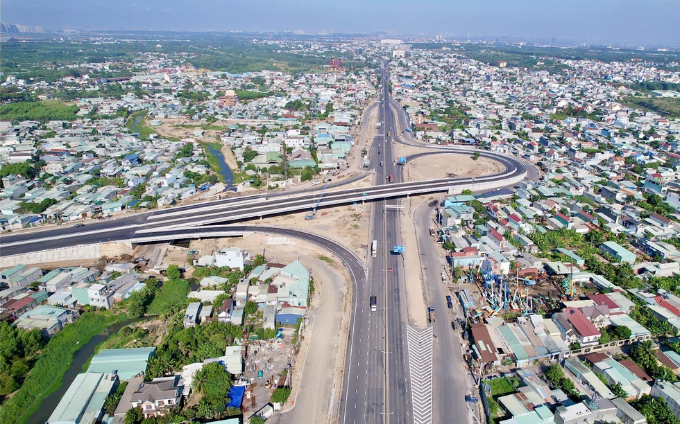 Đúng 7 ngày nữa, Việt Nam sẽ chính thức thông xe tuyến cao tốc hơn 21.000 tỷ kết nối 2 thành phố giàu có nhất cả nước