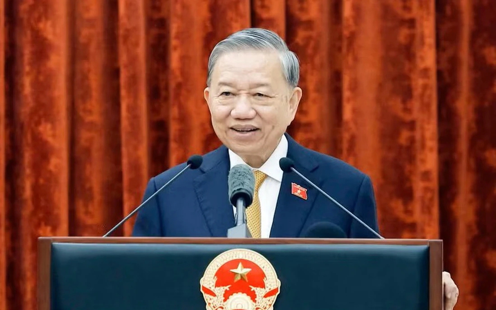 Ánh sáng Hồ Chí Minh soi đường cho chúng ta đi