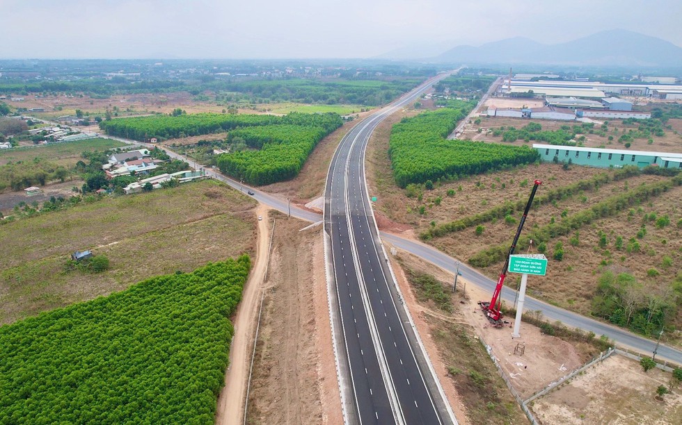 Chỉ vài giờ nữa, Việt Nam chính thức thông xe tuyến cao tốc hơn 21.000 tỷ kết nối 2 thành phố giàu có nhất cả nước
