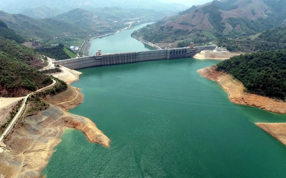 Việt Nam chính thức động thổ dự án điện mặt trời giữa lòng hồ nhà máy thủy điện lớn nhất Đông Nam Á, vốn đầu tư 17.000 tỷ