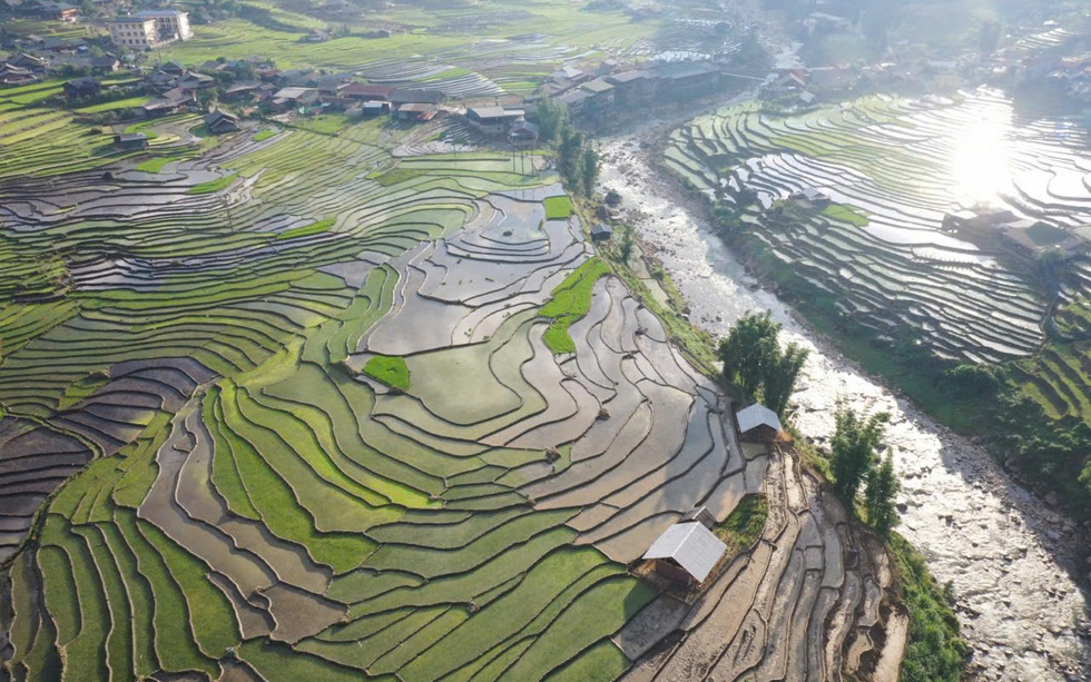 22 họa sĩ “Hoạ sắc Mường Hoa” mùa nước đổ tuyệt đẹp