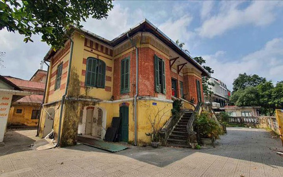 Biệt thự Pháp cổ hơn 100 năm tuổi ở Huế sắp bị tháo dỡ: Công trình đặc biệt với kết cấu bê tông cốt tre hiếm gặp