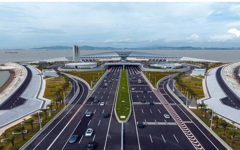 ‘Siêu hầm’ xuyên biển phức tạp nhất thế giới: Dài gần 7km, ghép từ 32 khối bê tông nặng 80.000 tấn