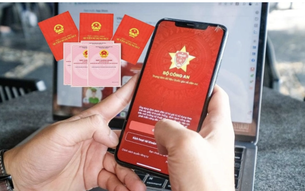 Cán bộ UBND phường yêu cầu tích hợp sổ đỏ vào VNeID, người dân cần chú ý