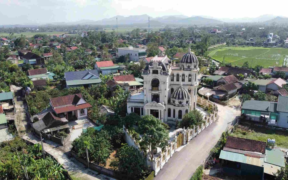 Cơ ngơi bạc tỷ của Mailisa tại quê nhà: Xuất hiện hình ảnh ngổn ngang bên trong ‘lâu đài’ 2.000m2