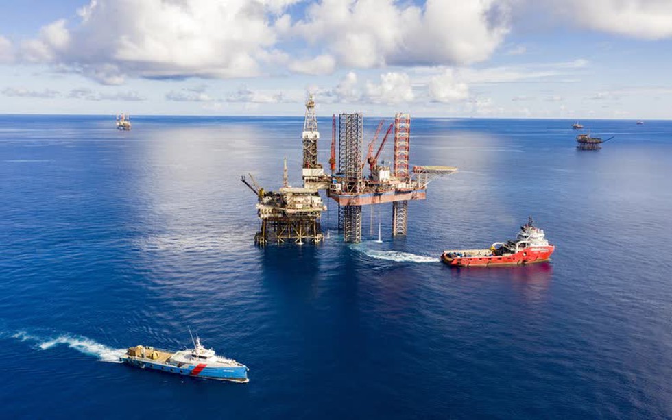 Petrovietnam mang hơn 370.000 tỷ đồng gửi ngân hàng, gánh 11.500 tỷ nợ xấu từ dự án lọc hoá dầu Nghi Sơn 9 tỷ USD