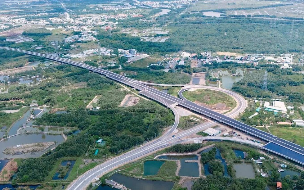 Thành phố lớn nhất Việt Nam đề xuất mở rộng thêm 2 tuyến cao tốc Bắc - Nam phía Đông