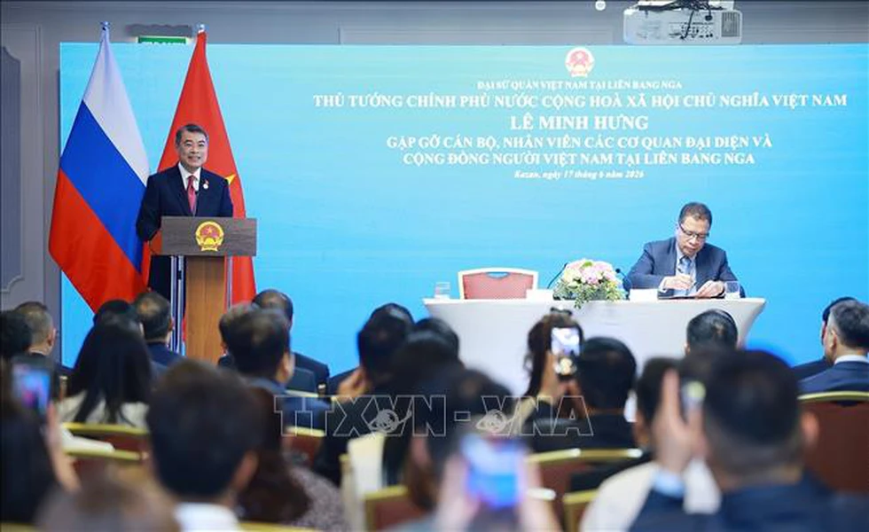 Thủ tướng Lê Minh Hưng gặp cộng đồng người Việt Nam tại Nga