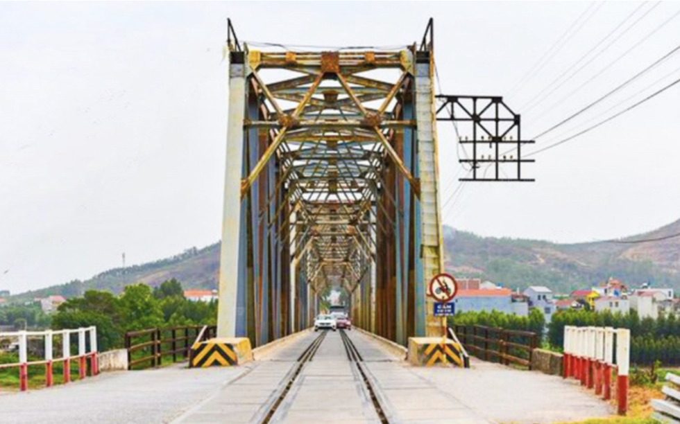 Khoảng 2 tháng nữa, chính thức phá dỡ cây cầu duy nhất Việt Nam có đường sắt chung đường bộ