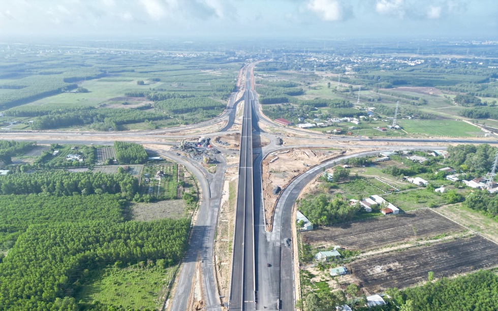 Vành đai chiến lược của Đông Nam Bộ đi qua thành phố trẻ nhất Việt Nam nỗ lực về đích